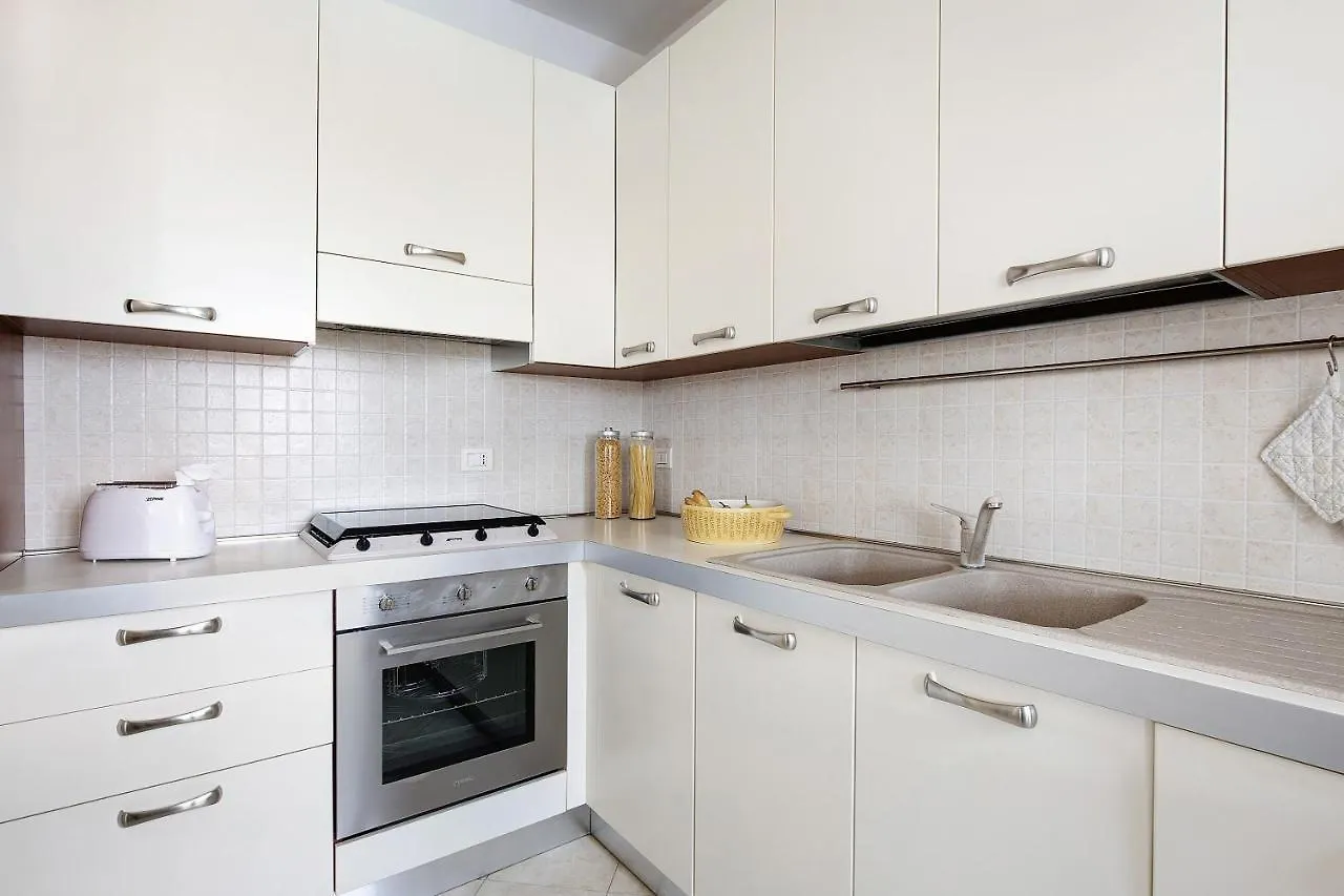 Apartment Katy Lake Menta Desenzano del Garda Italy