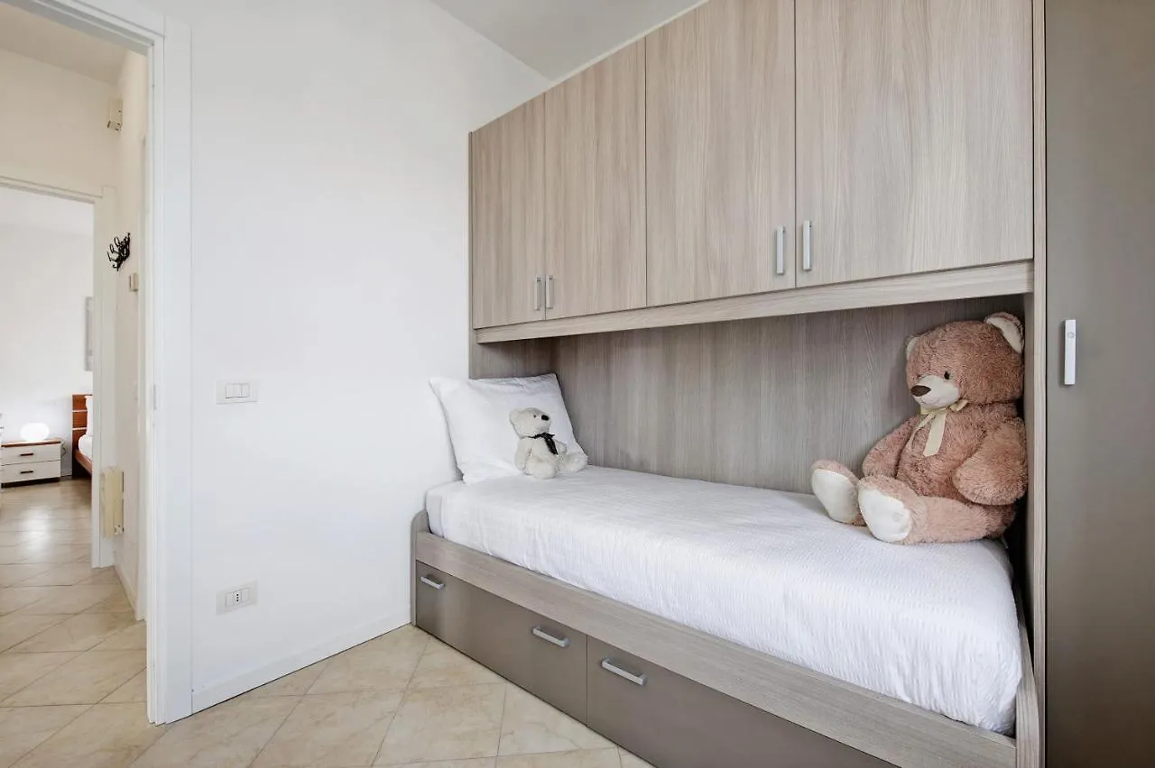 Apartment Katy Lake Menta Desenzano del Garda Italy